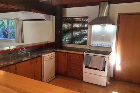 Photo of property in 33 Reynolds Place, Torbay, Auckland, 0630