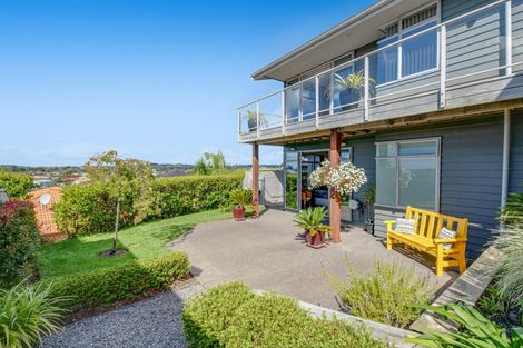 Photo of property in 39 Grand Drive, Orewa, 0931