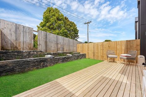 Photo of property in 26-28 Pomaria Road, Henderson, Auckland, 0610