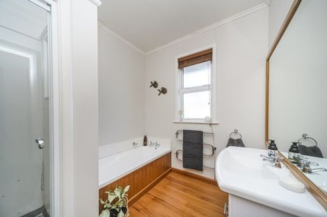 Photo of property in 6 Innes Place, Roslyn, Palmerston North, 4414