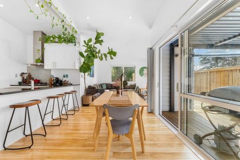Photo of property in 10 Sauterne Road, Kumeu, 0810