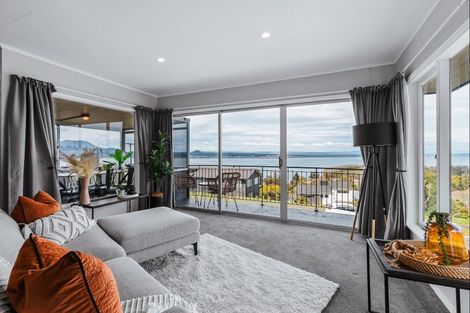 Photo of property in 88 Wakeman Road, Acacia Bay, Taupo, 3330