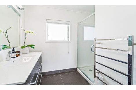 Photo of property in 2 Sunrise Lane, Te Atatu South, Auckland, 0610