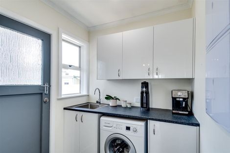 Photo of property in 27 Meeanee Road, Taradale, Napier, 4112