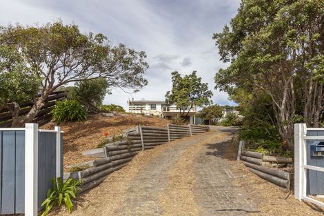 Photo of property in 36 Field Way, Waikanae Beach, Waikanae, 5036