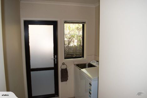 Photo of property in 18 Seamount Drive, Red Beach, 0932