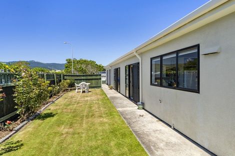 Photo of property in 32 Langdale Avenue, Paraparaumu, 5032