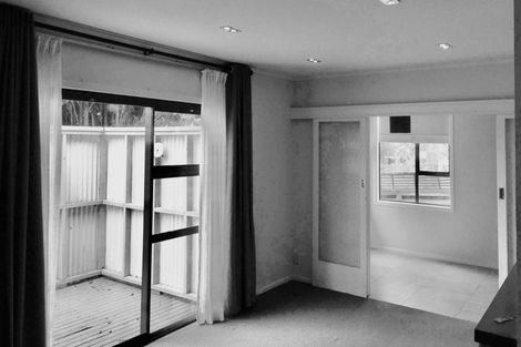 Photo of property in 43 Renata Crescent, Te Atatu Peninsula, Auckland, 0610