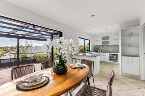 Photo of property in 1/62 Simmental Crescent, Somerville, Auckland, 2014
