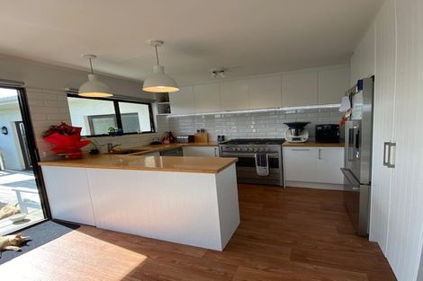 Photo of property in 2/21 Scarboro Terrace, Murrays Bay, Auckland, 0630