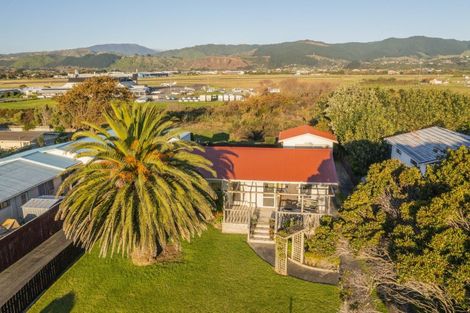 Photo of property in 15 Teoti Street, Paraparaumu Beach, Paraparaumu, 5032