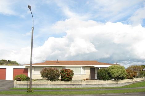 Photo of property in 2 Boulevard Drive, Merrilands, New Plymouth, 4312