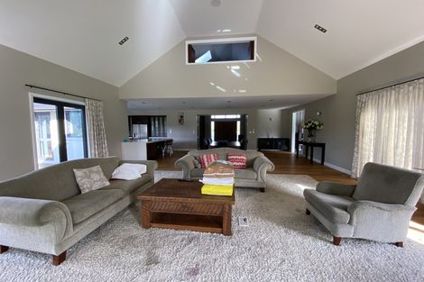 Photo of property in 48 Fruitlands Road, Kumeu, 0810