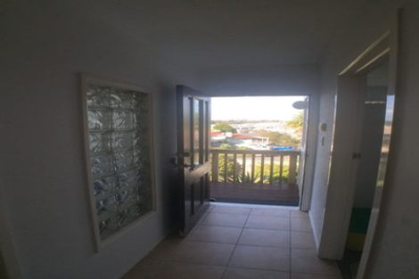 Photo of property in 19 Sunhaven Avenue, Glenfield, Auckland, 0629