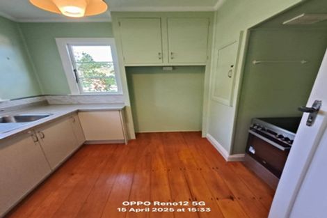 Photo of property in 32 Victoria Road, New Plymouth, 4310