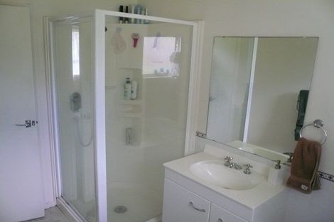 Photo of property in 22 Staincross Street, Green Bay, Auckland, 0604