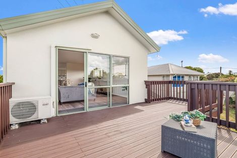 Photo of property in 2/267 Glenfield Road, Hillcrest, Auckland, 0627