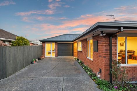 Photo of property in 2/14 Middlepark Road, Sockburn, Christchurch, 8042