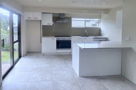 Photo of property in 2/123 Lynn Road, Bayview, Auckland, 0629