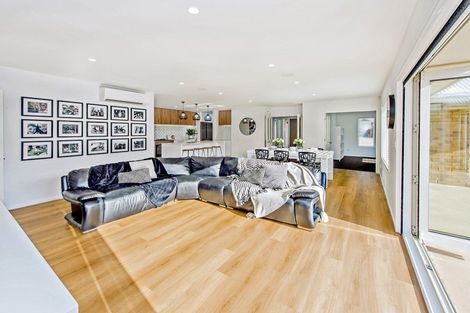 Photo of property in 4 Goldie Place, Rolleston, 7614