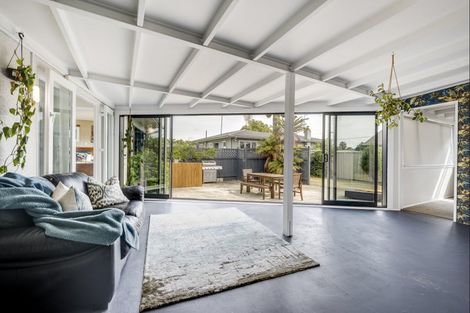 Photo of property in 13 Howard Road, Taradale, Napier, 4112