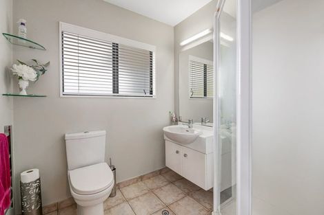 Photo of property in 19 Calypso Way, Unsworth Heights, Auckland, 0632