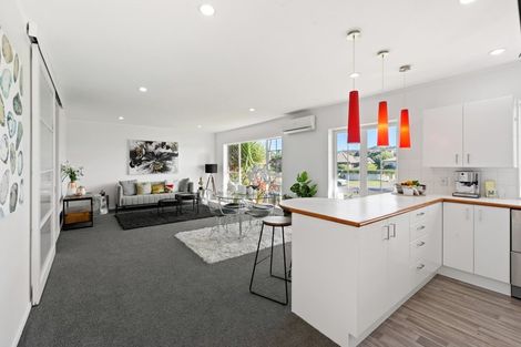 Photo of property in 198 Lakeside Drive, Orewa, 0931