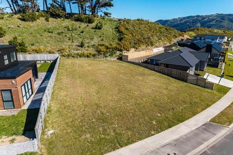 Photo of property in 107 Queen Charlotte Drive, Aotea, Porirua, 5024