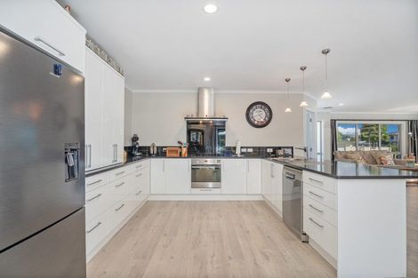 Photo of property in 40 Leeward Drive, Whitianga, 3510