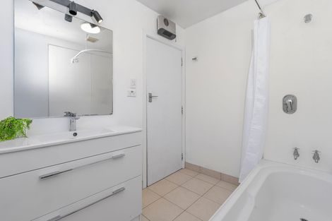 Photo of property in 32a Hunter Crescent, Wanaka, 9305