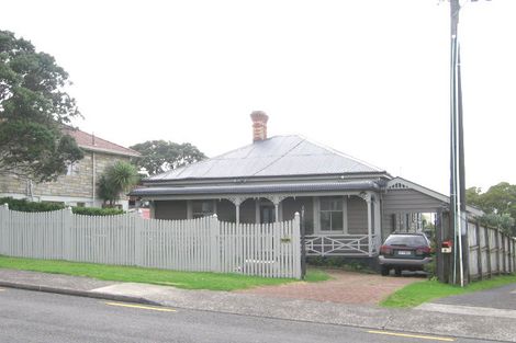 Photo of property in 6 Colonial Road, Birkenhead, Auckland, 0626