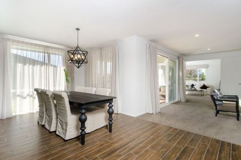 Photo of property in 7 Grove Way, Riverhead, 0820