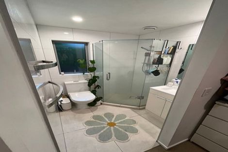 Photo of property in 7a Seymour Road, Sunnyvale, Auckland, 0612