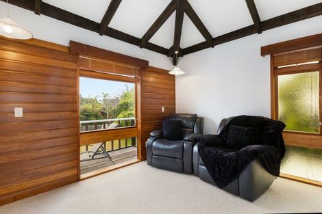 Photo of property in 9 Balliol Drive, Tawa, Wellington, 5028