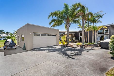 Photo of property in 22 Mamaku Drive, One Tree Point, 0118