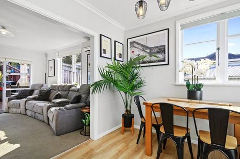 Photo of property in 322a Main Road, Tawa, Wellington, 5028
