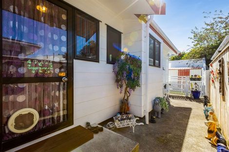 Photo of property in 4 Surrey Street, Hawera, 4610