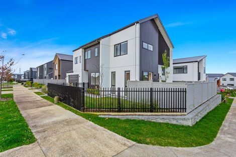 Photo of property in 20 Port Way, Rosehill, 2113