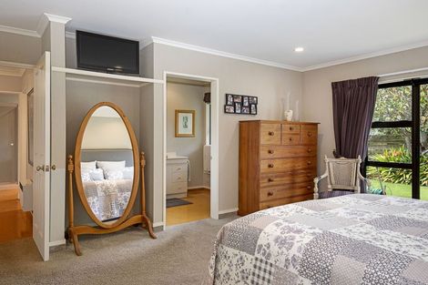 Photo of property in 12 Papawai Grove, Waikanae, 5036