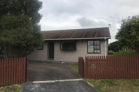 Photo of property in 22 Evesham Place, Newlands, Wellington, 6037