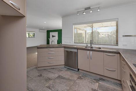 Photo of property in 7 Endeavour Place, One Tree Point, 0118