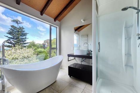 Photo of property in 1 Maramanui Way, Karaka Bays, Wellington, 6022