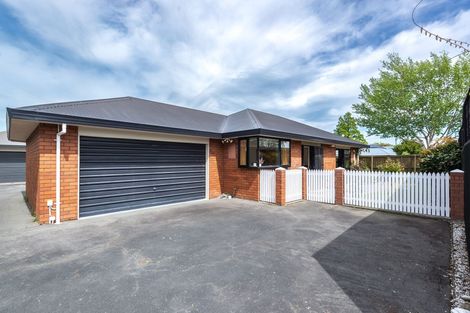 Photo of property in 33 Englefield Road, Belfast, Christchurch, 8051