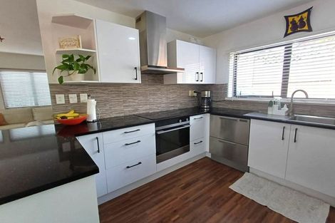 Photo of property in 37 Fields Parade, Oteha, Auckland, 0632