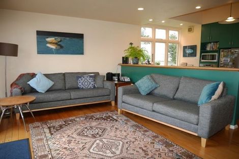 Photo of property in 152 Kelburn Parade, Kelburn, Wellington, 6012