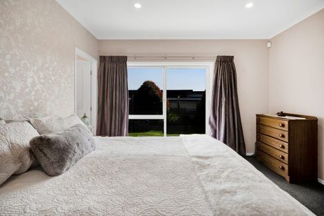 Photo of property in 5 Vardon Way, Waiwhakaiho, New Plymouth, 4312