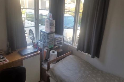 Photo of property in 1 Ward Crescent, Te Atatu Peninsula, Auckland, 0610