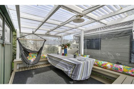 Photo of property in 2/8 Mcinnes Road, Weymouth, Auckland, 2103