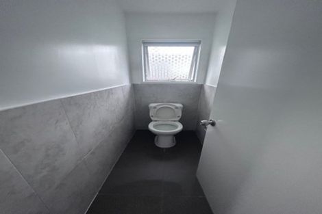 Photo of property in 42 Tamahere Drive, Glenfield, Auckland, 0629