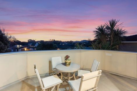 Photo of property in 14 Nugget Grove, Raumati Beach, Paraparaumu, 5032